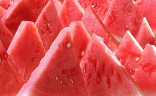西瓜籽是白色的，这种西瓜是催熟的吗？到底能不能吃呢？休闲区蓝鸢梦想 - Www.slyday.coM