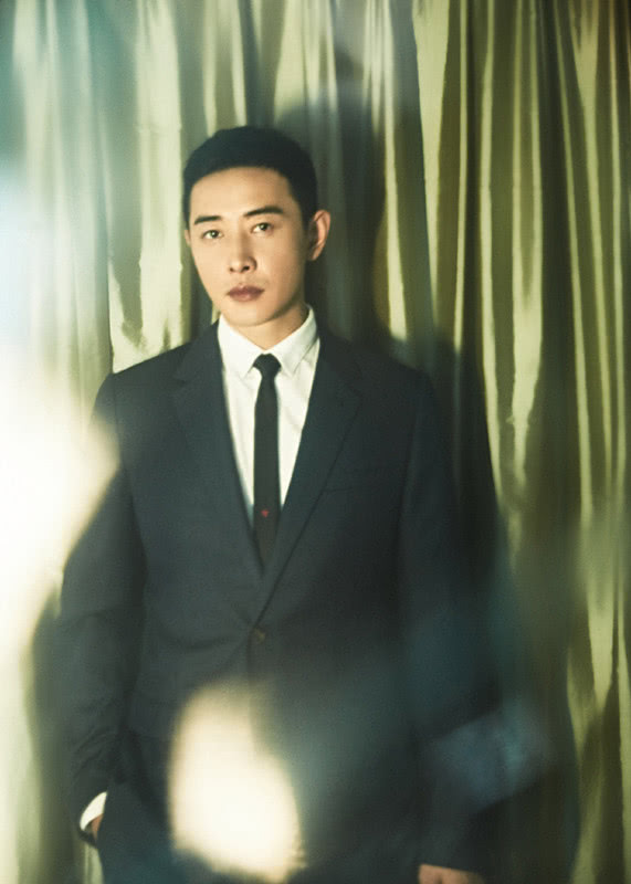 板寸头真火罗晋也跟上潮流男生的确头发短点更帅气有精神