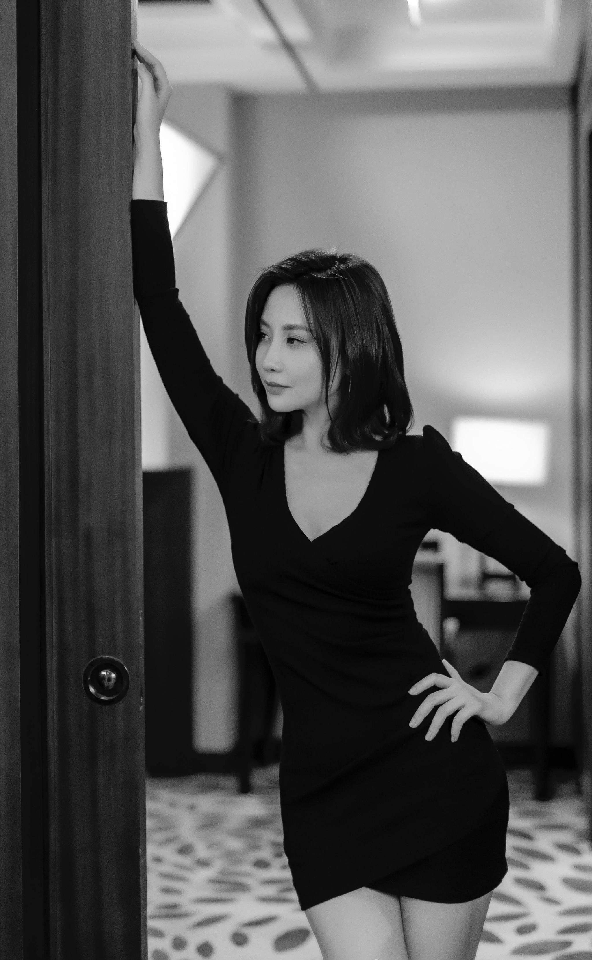 晨阳怪你过分美丽的妖艳名媛现实却是渴望真爱的单身狗