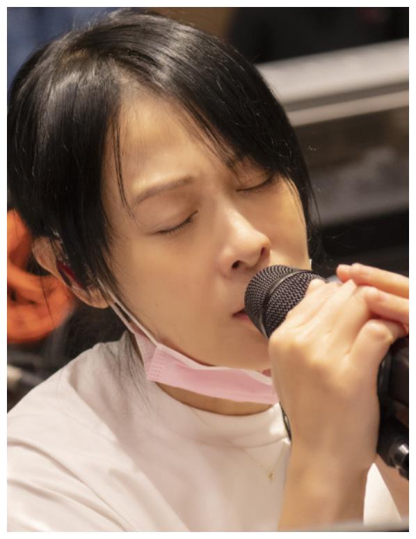 刘若英算什么老阿姨?素颜露面如清纯少女,说是未成年我都信