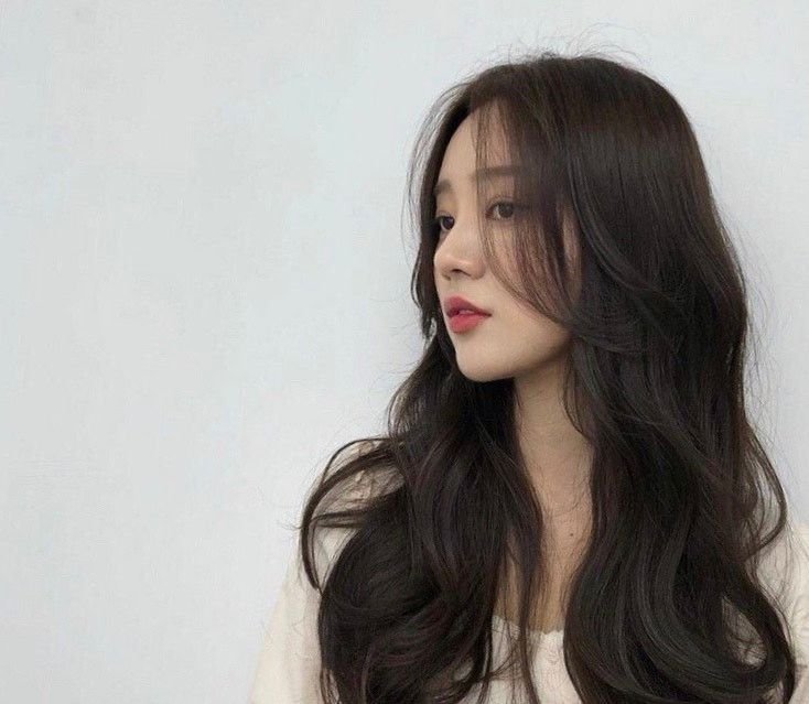 这款蓬松的大s型卷发,非常显气质也很显小八字刘海