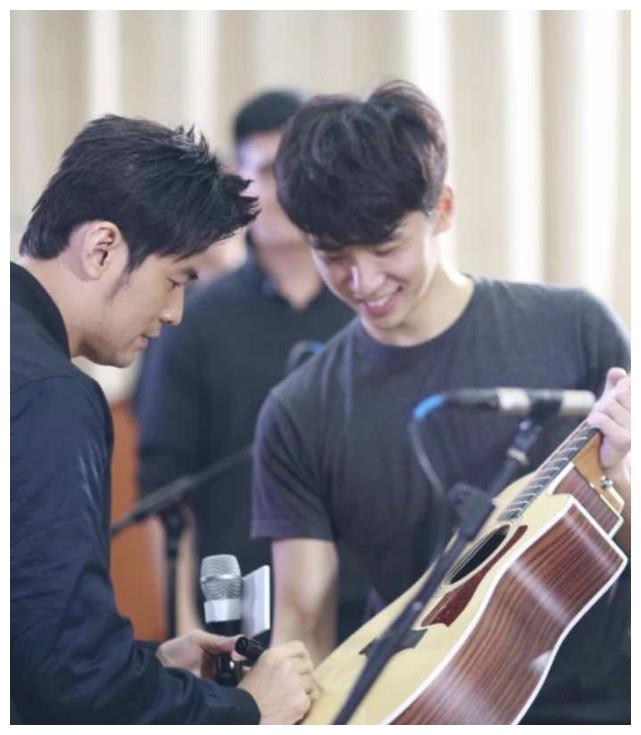 《好声音》18进9导师混战:曹杨又一次获胜,成功晋级全国九强