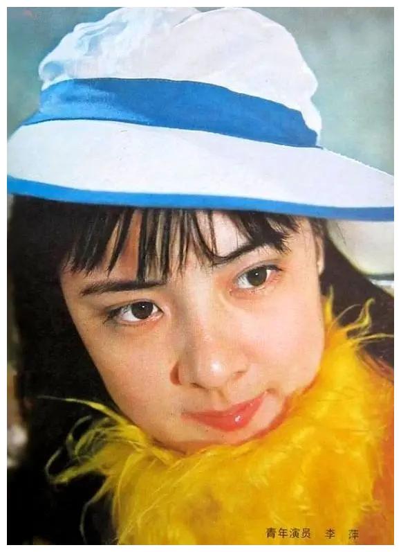 上世纪八十年代,她却是一位知名女演员,曾在电影《潜影》中饰演过罗敏