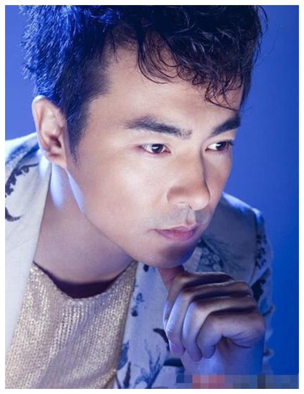 43岁于波出道即巅峰,倾尽所有在北京买两套四合院,如今躺着笑?