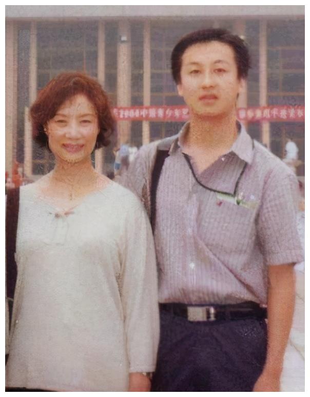 国家一级演员,儿子是导演,儿媳是国际影后,女儿更是国人的骄傲|吕中