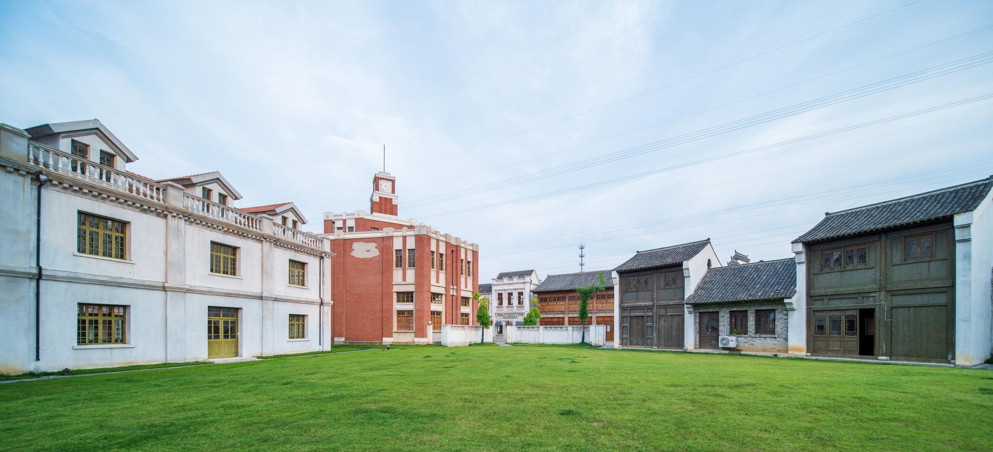 1 / 9 江苏广电石湫影视基地,选址于溧水区石湫镇.