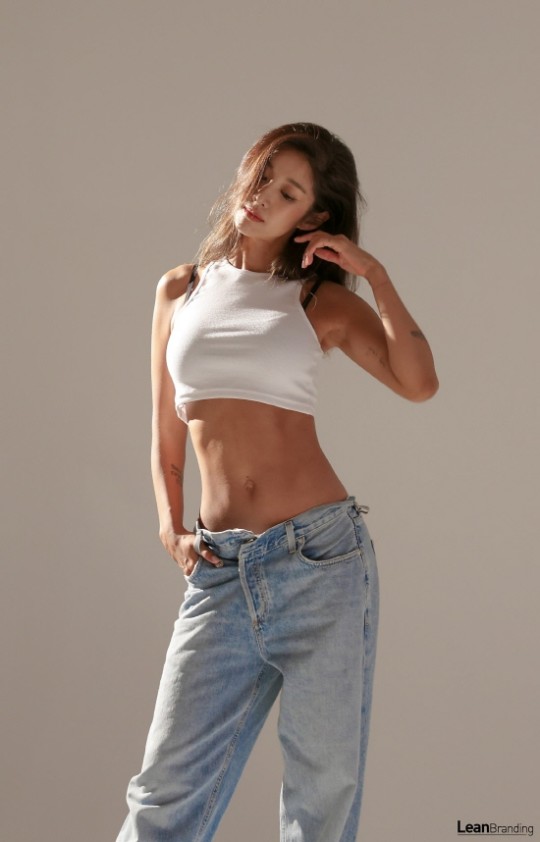 韩女星金彬雨成功减肥20公斤 开心晒照秀身材