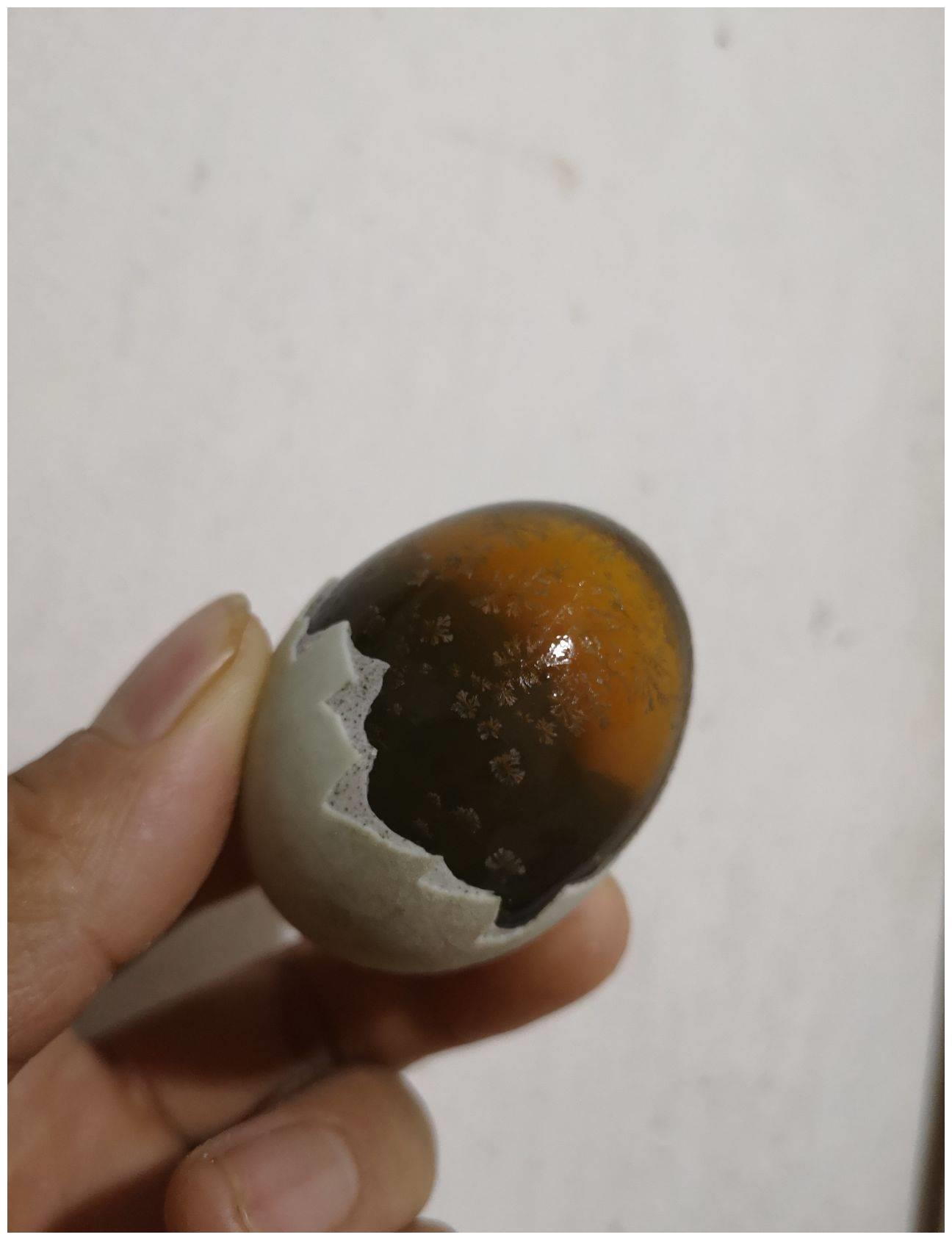 同样是皮蛋,黄色黑色有啥区别?老农户告诉你,区别很大,别乱买