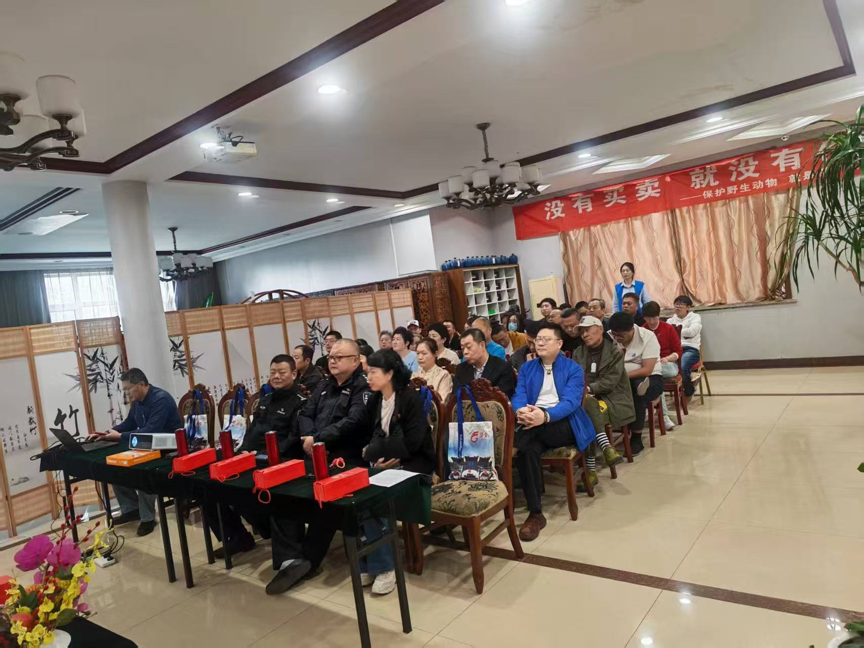 老物件不能随便卖!大连古玩商户集体补法:象牙玳瑁红珊瑚,禁碰 老物件不能随便卖!大连古玩商户集体补法:象牙玳瑁红珊瑚,禁碰