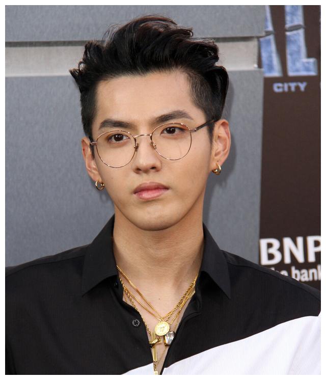 吴亦凡涉嫌强奸罪被逮捕！其实早有六点预示吴亦凡摊上事了！休闲区蓝鸢梦想 - Www.slyday.coM