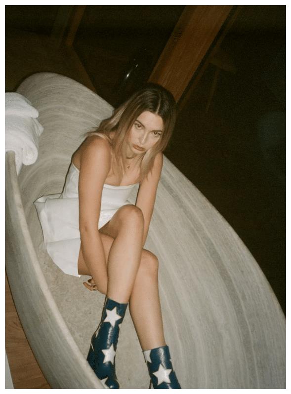 乔布斯小女儿伊芙出道当模特,浴缸拍大片太撩,高跟鞋好像踩高跷