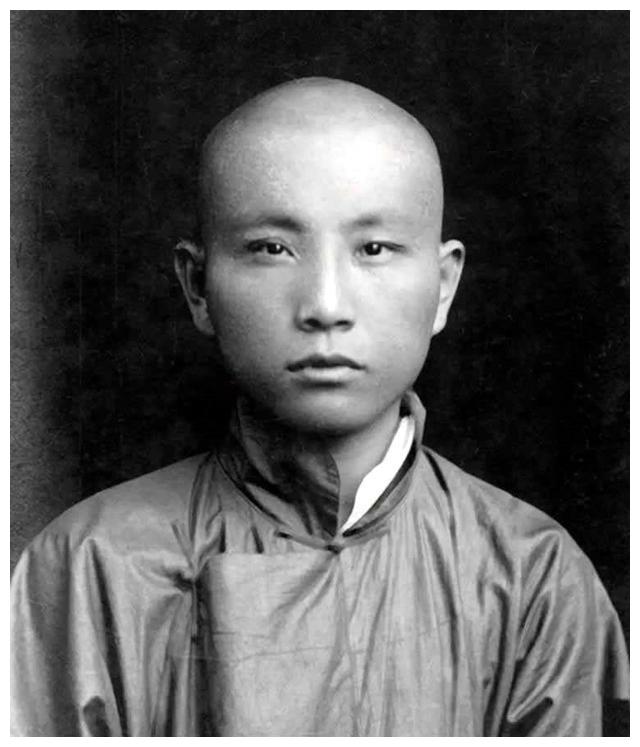 七十八岁贝勒爷瘫痪在床,却在宠妾怂恿下,命人毒打妻子三百棍