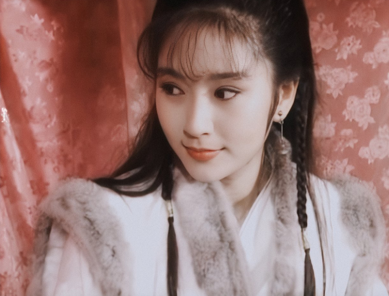 她也曾饰演过林黛玉眼神传神不输陈晓旭美得惊世脱俗