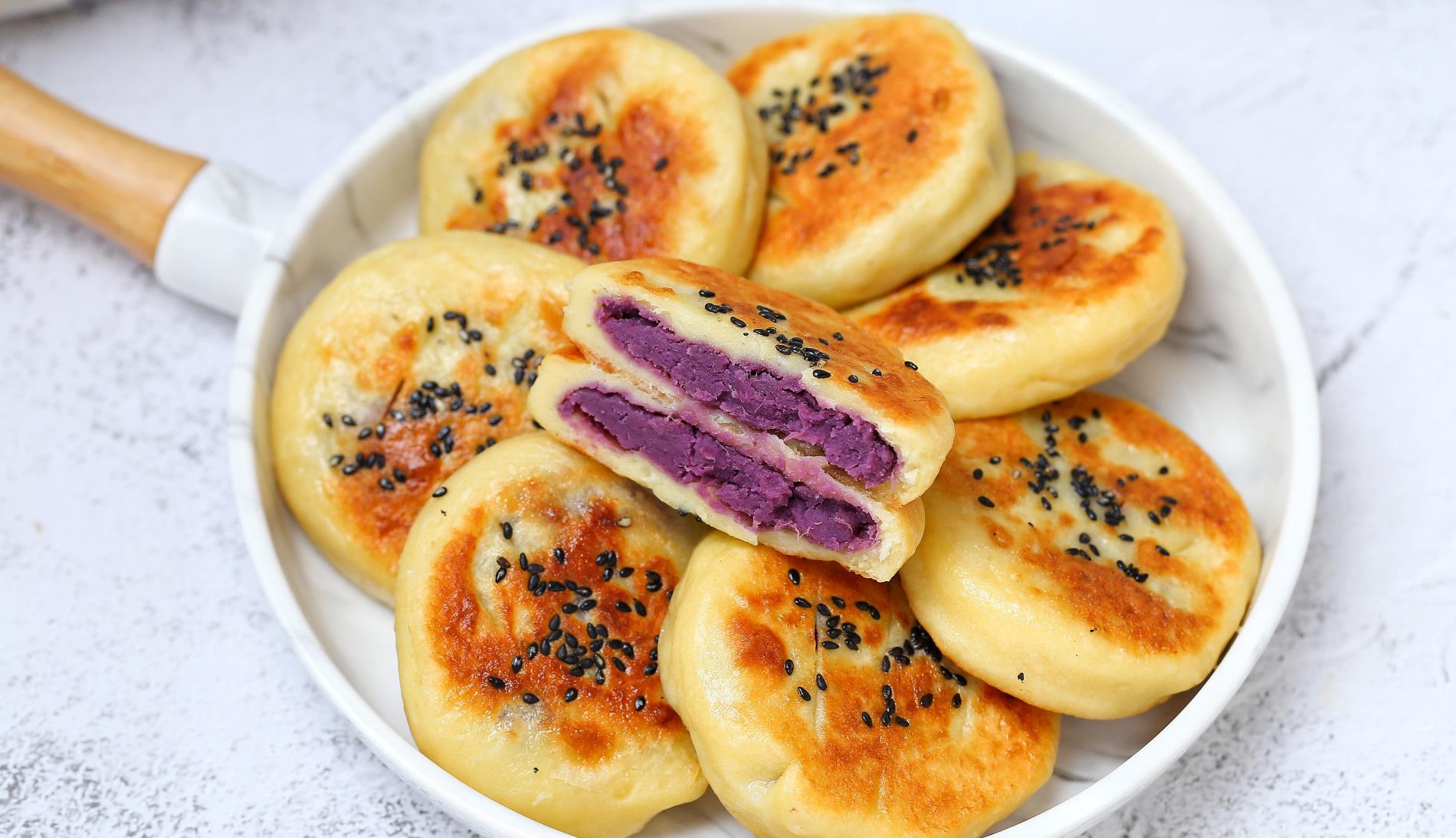 山药加紫薯做成松软小饼营养翻倍有益身体健康比包子馒头简单