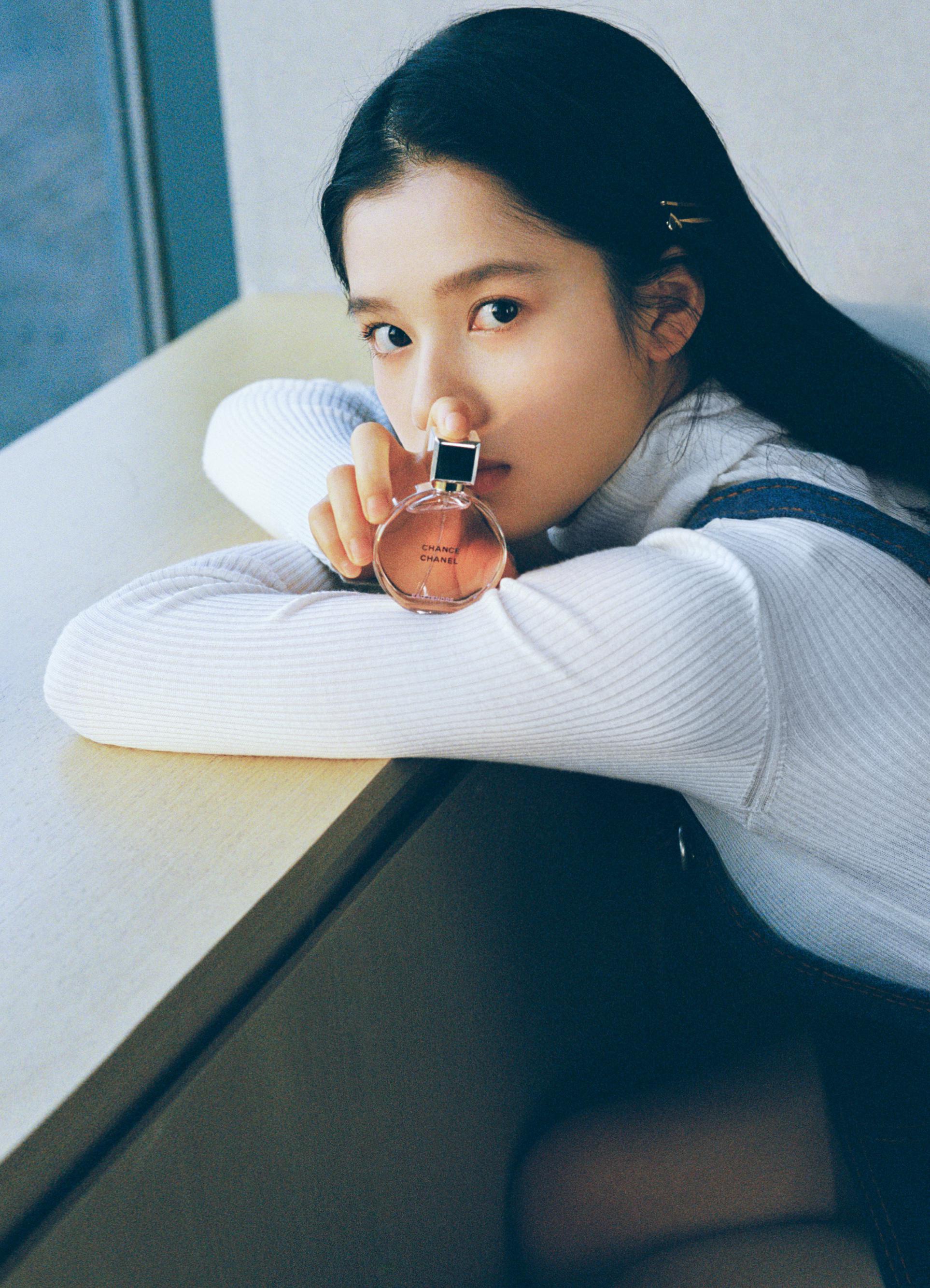 张婧仪香奈儿香水胶片写真 与你心"仪"邂逅