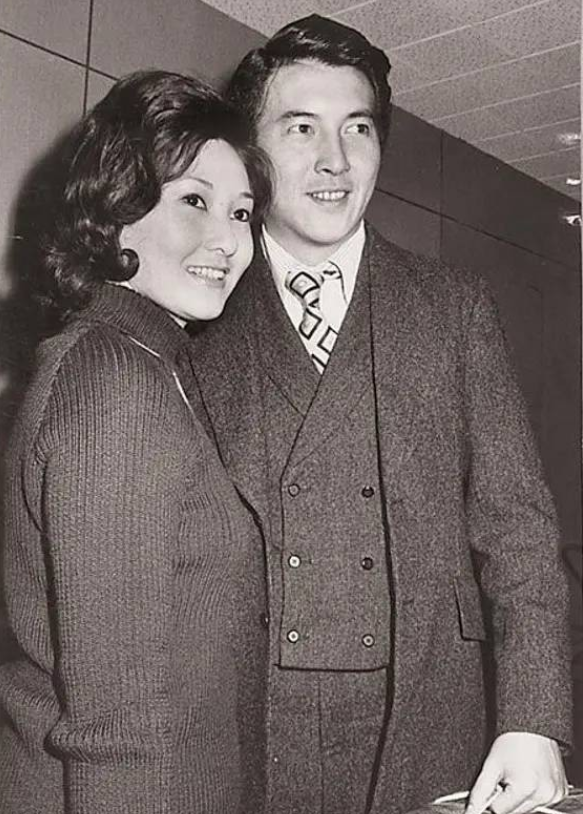 柯俊雄出生于台湾高雄,毕业之后便进入了闽南语片公司,在公司内当工人