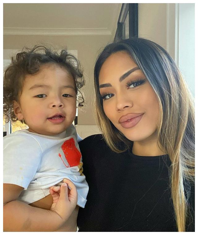 拉尔萨回应外界批评:我与比斯利交往时,他已经与妻子分居很久了__财经