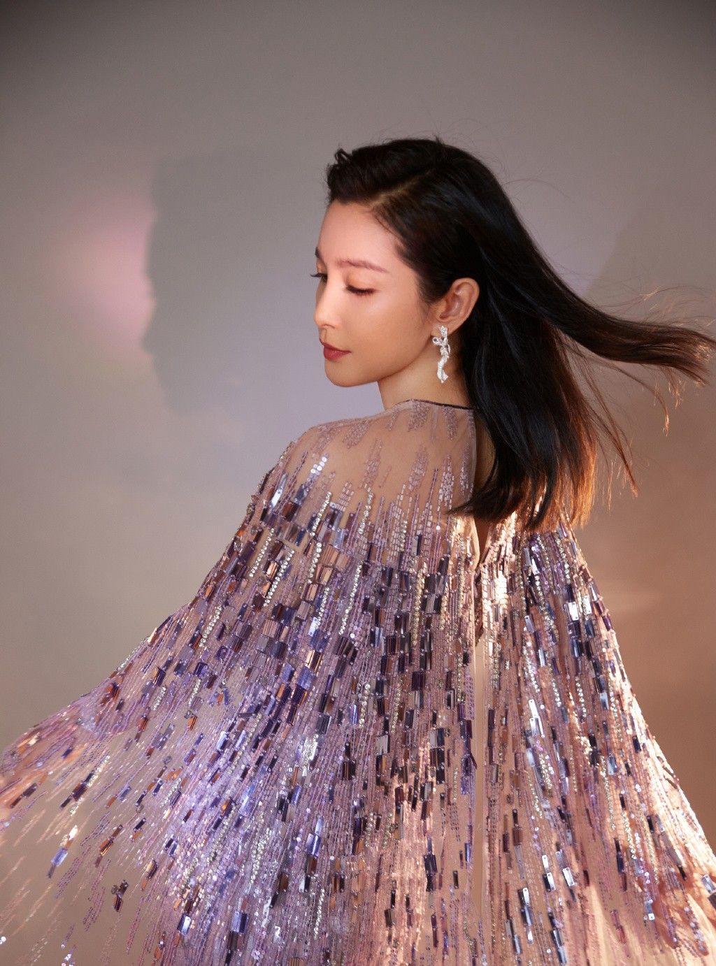 灵动轻纱,梦幻优雅,于双眸中缓缓流淌,温婉动人-李冰冰_高清图集_新浪