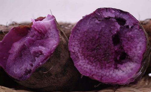 饕叔最近非常喜欢吃紫薯,当然这个紫薯并不是紫色的番薯,而是紫色的