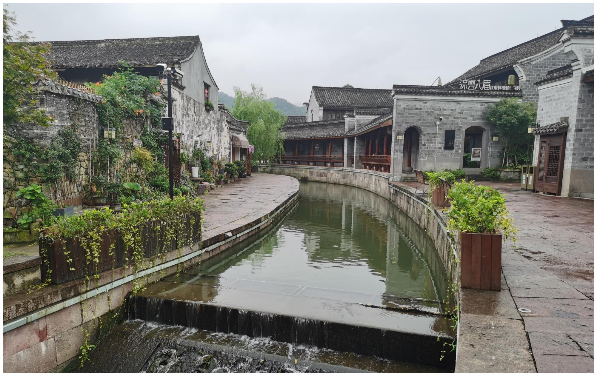 宁波东钱湖畔这个网红村，即使梨花不开也很美，到处是拍照胜地