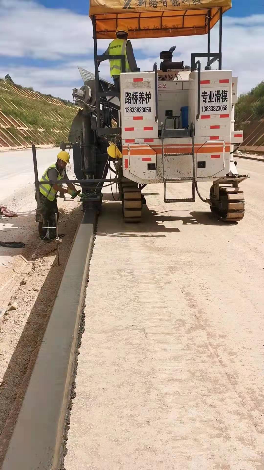 公路混凝土路缘石滑模机施工路众滑模路缘石滑模机