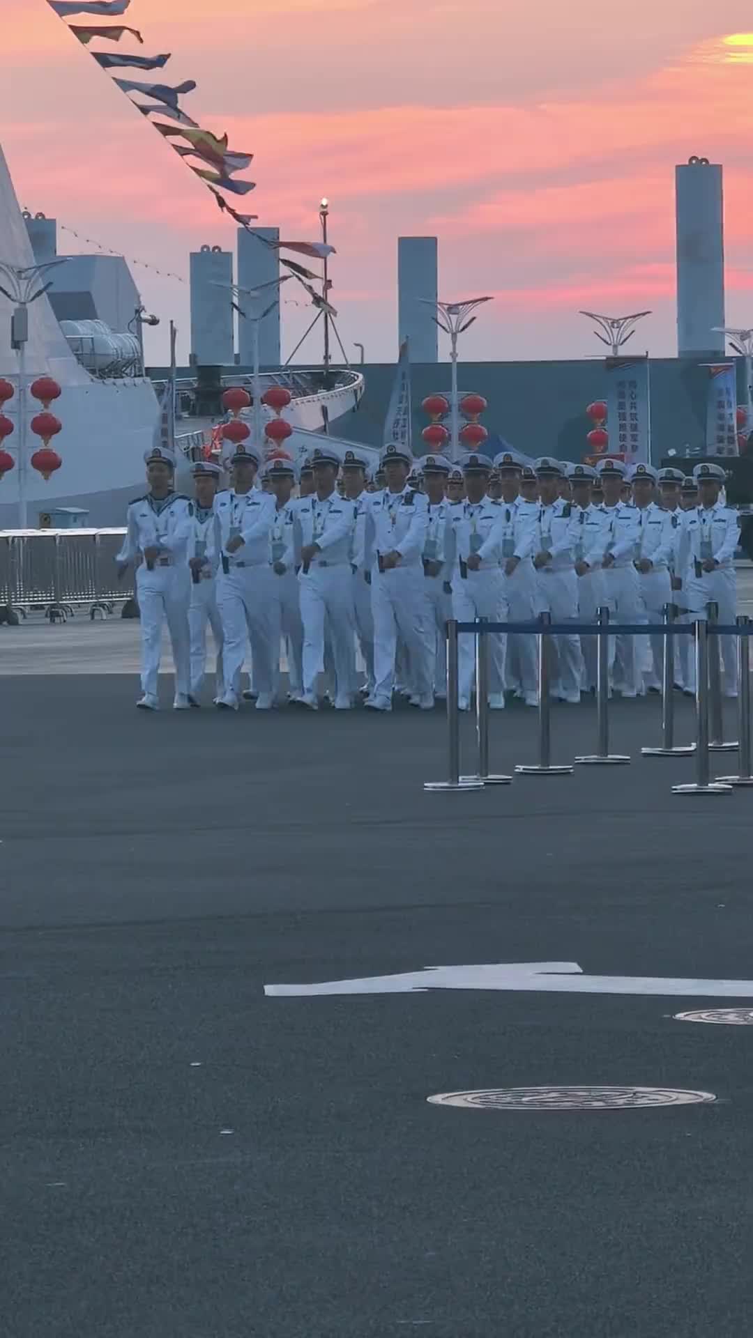 从旧中国有海无防，到如今深蓝亮剑！为人民海军点赞