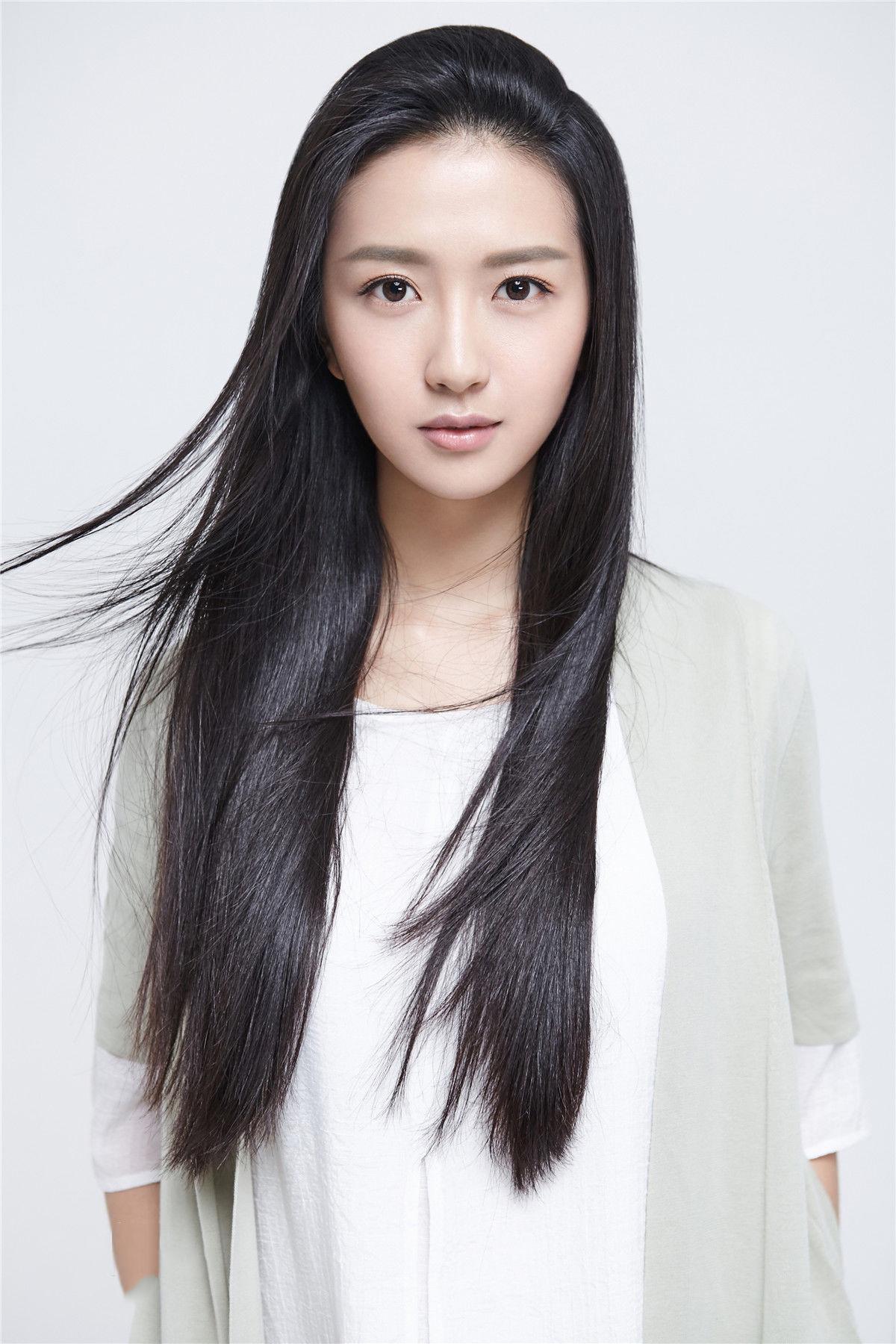 女演员许龄月:身材高挑,清纯可人!__财经头条