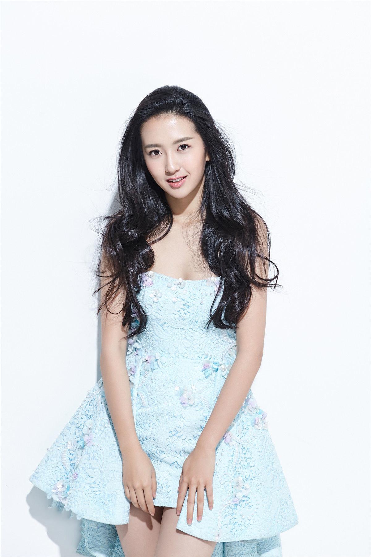 女演员许龄月:身材高挑,清纯可人!__财经头条