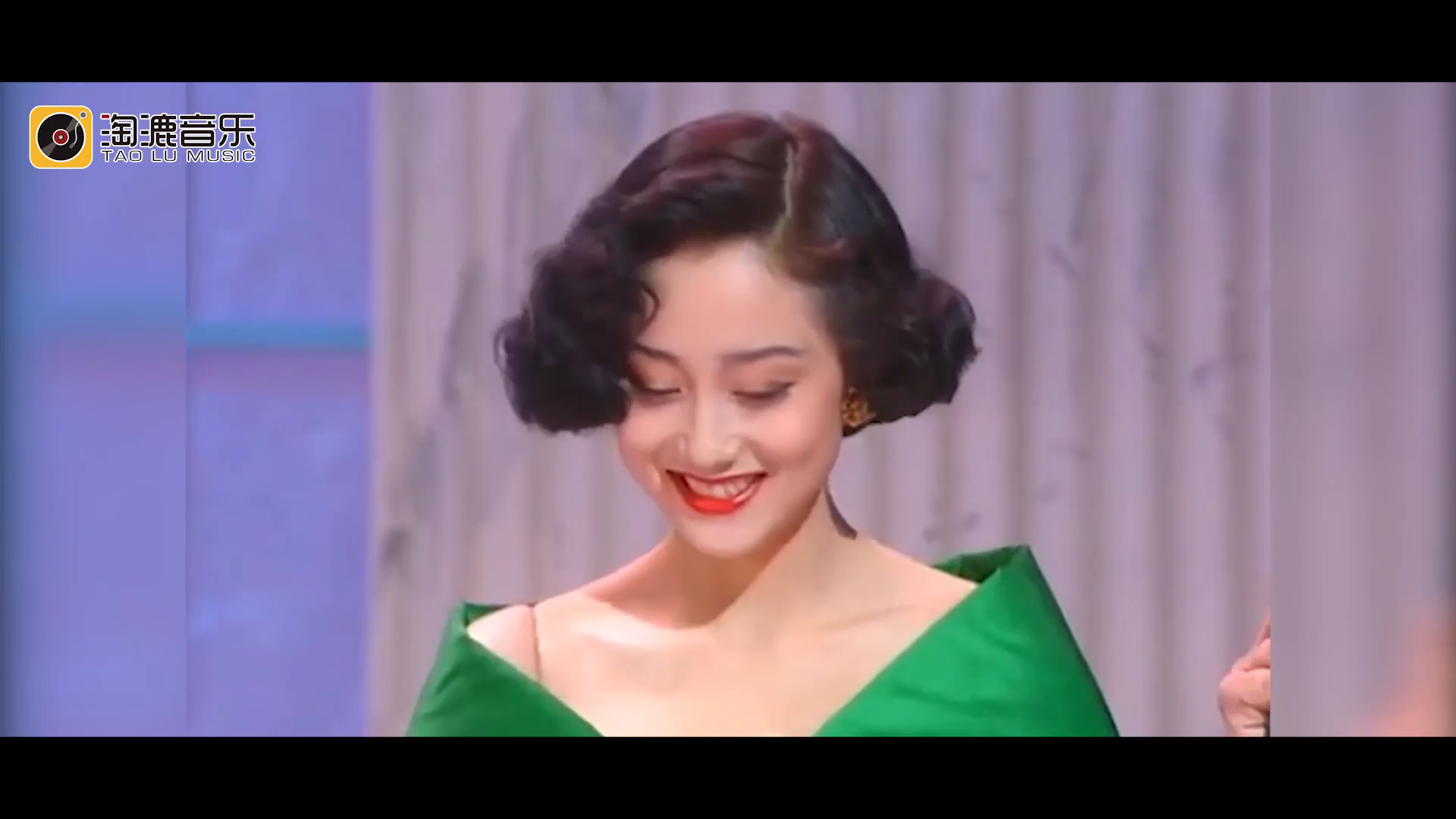 视频:李连杰57岁生日罕见晒全家福 老婆利智出镜依旧动人