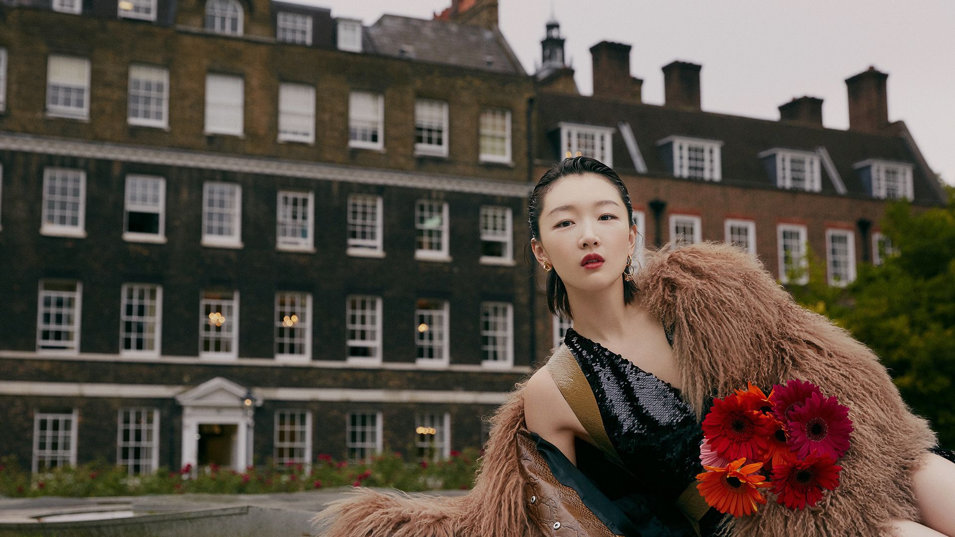 周冬雨细看还是很精致,特别是这张脸