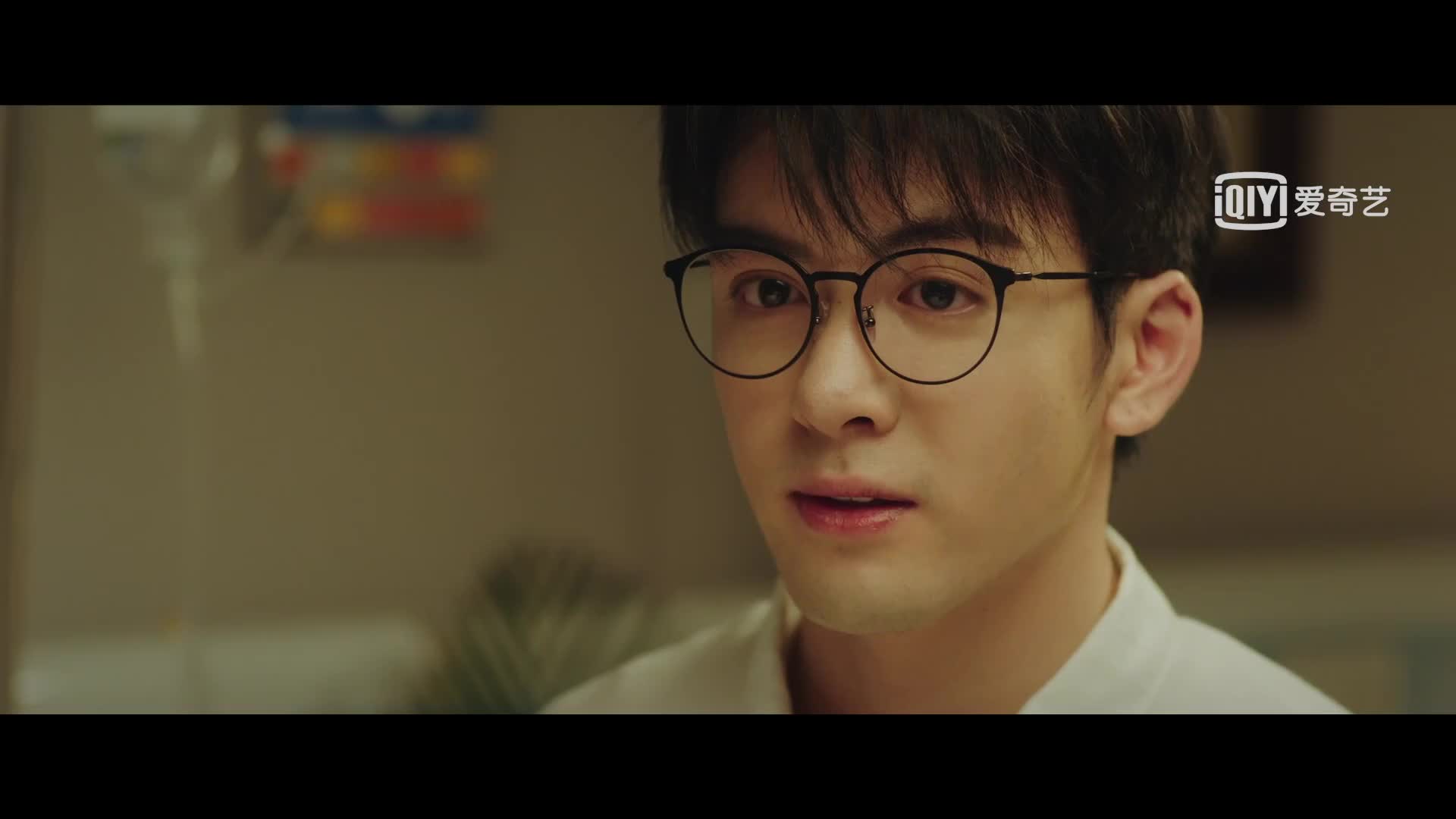 张起灵自从陨玉内出来后便高烧昏迷