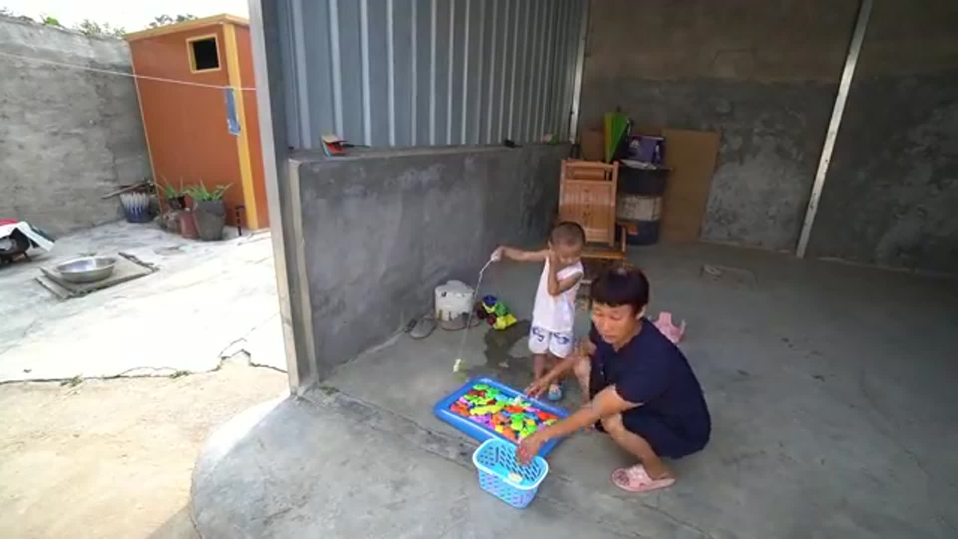 小光去可可家串门子,看到对象妈妈没打招呼,看妈妈怎么批评小光