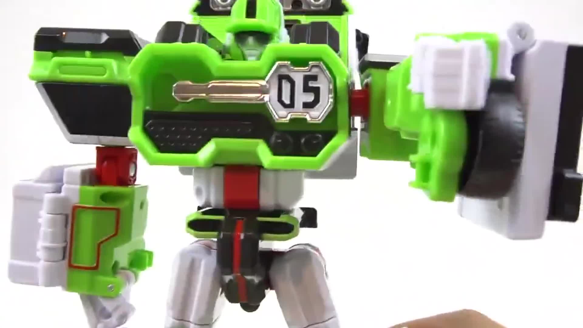 托宝兄弟变形机甲战士,05号巴士机器人究竟要怎样变身呢?__财经头条