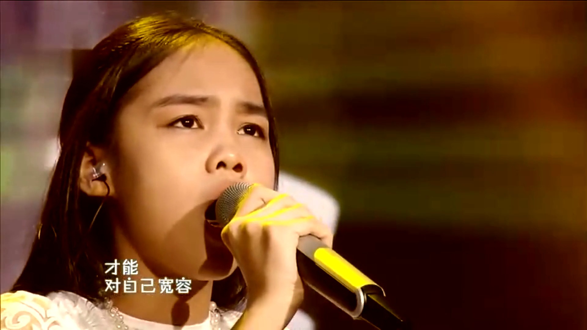 汤晶锦又火了?长大后的她再献经典,比《天亮了》还要震撼人心!