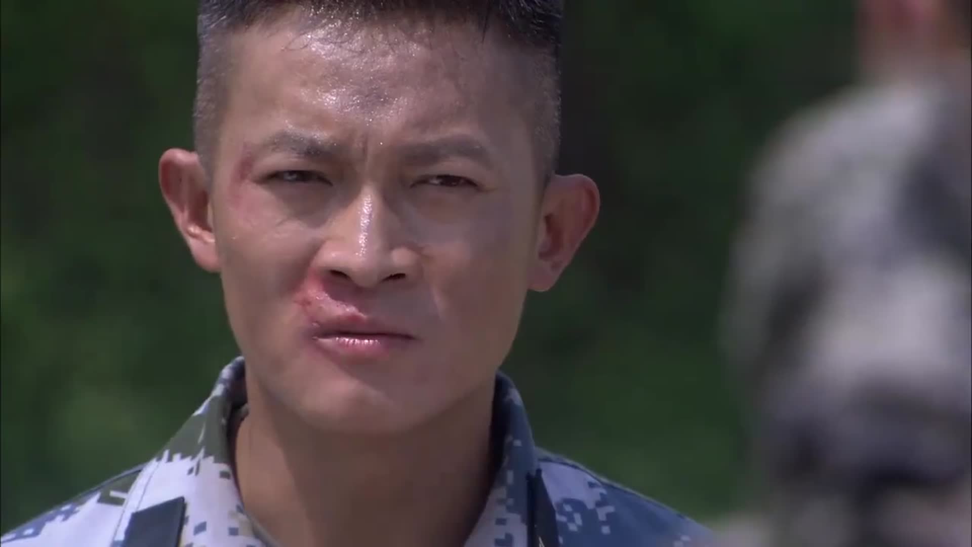 火蓝刀锋:聪明人交流不用对话,蒋小鱼一个眼神,对手秒懂