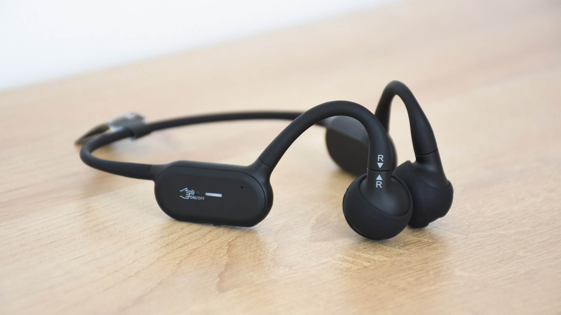 蓝牙耳机戴一个还是戴俩 f418-690197109ea814ffd060066057a4706f.jpg