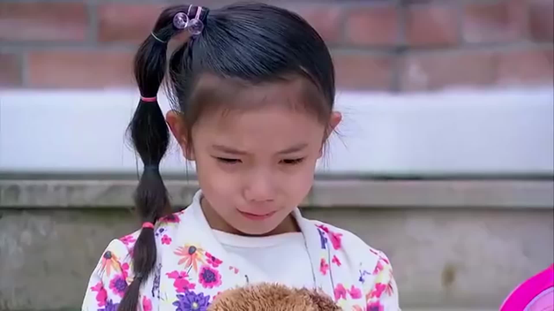 妈妈向前冲豆豆知道自己不是妈妈亲生的伤心地离家出走