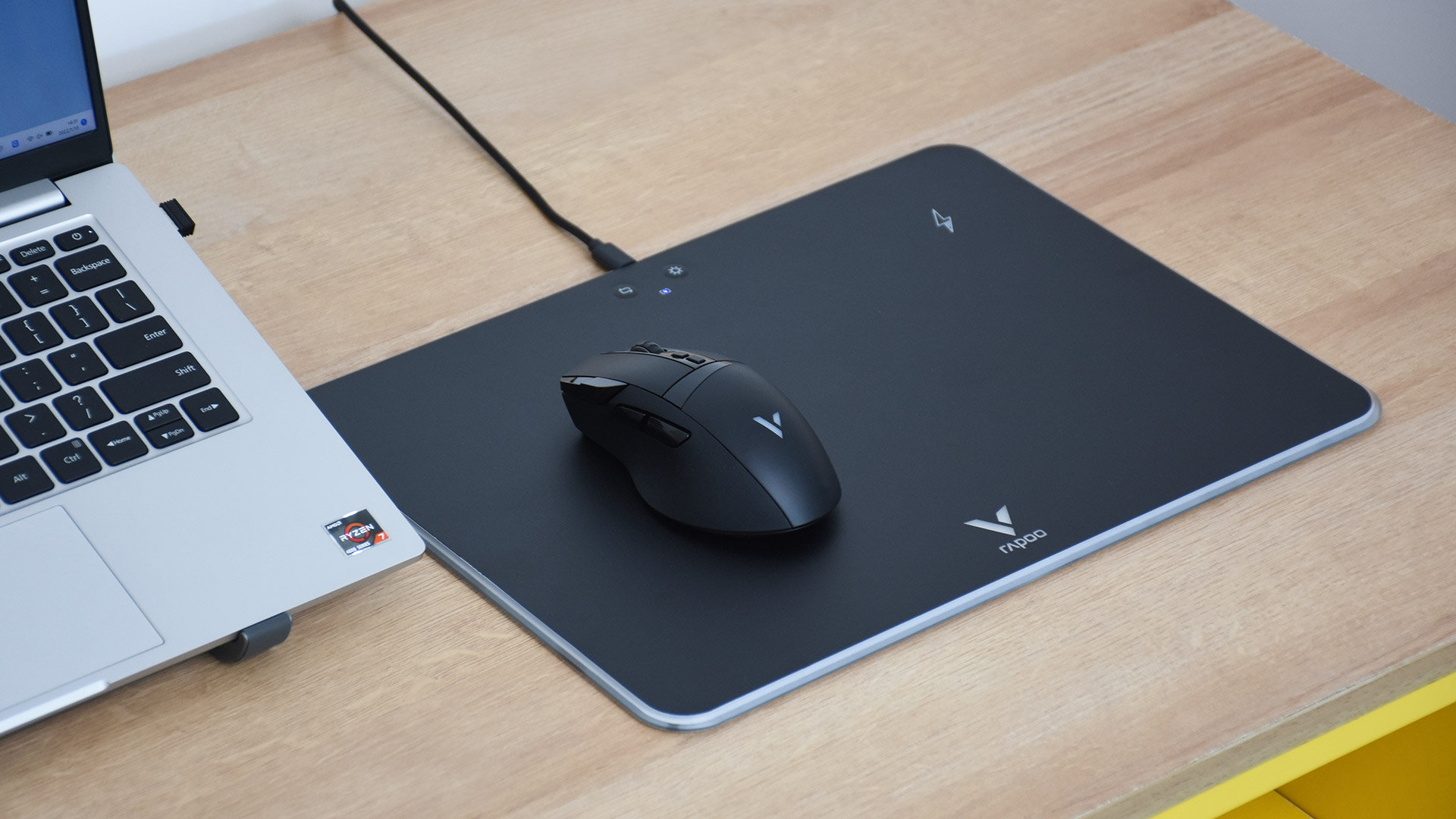 搞定无线充电满足炫彩灯效雷柏v10rgb鼠标垫