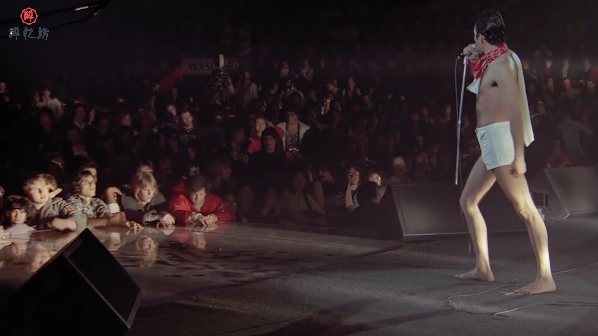 皇后乐队龅牙叔最经典的一首摇滚音乐一响数万人泪目大合唱