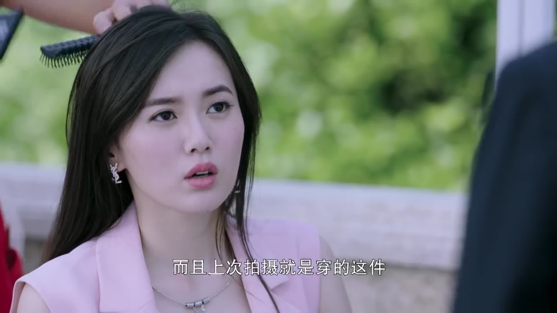 暖爱霍栀见工作人员等自己很久就不纠结衣服的问题