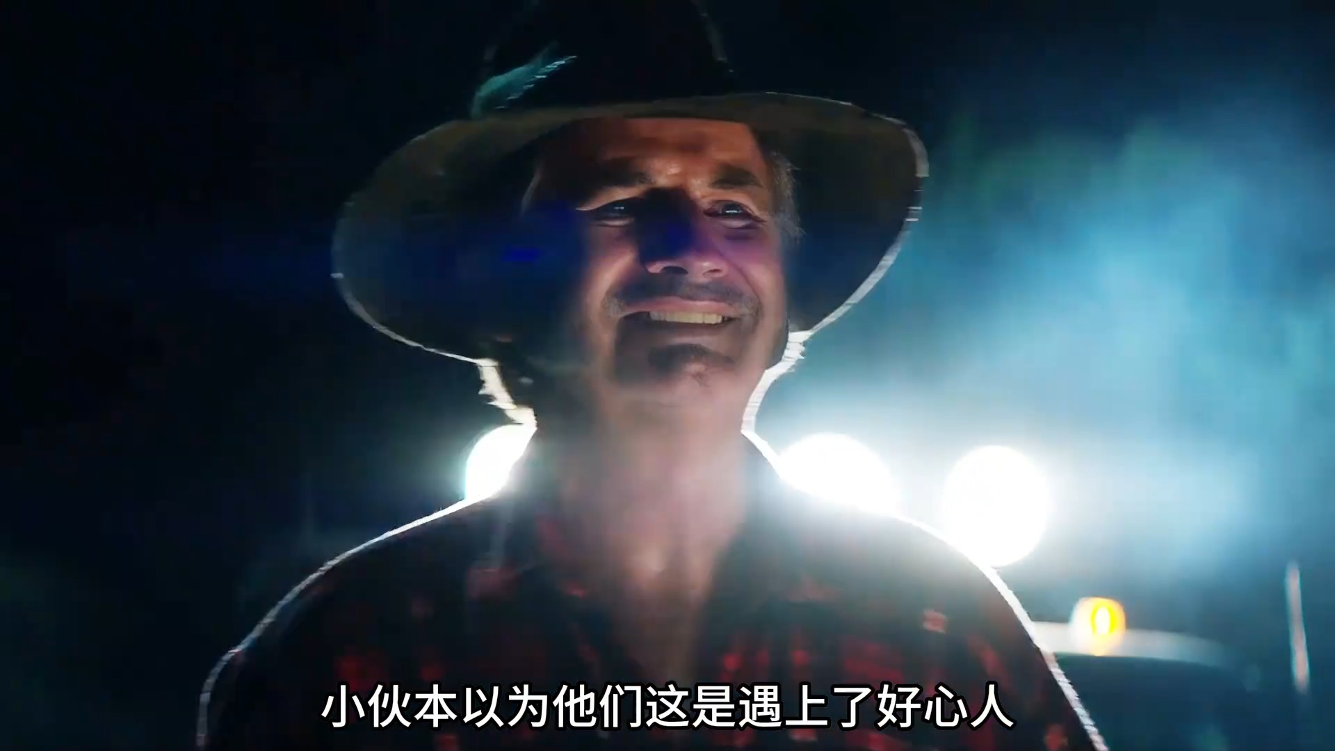 一对情侣来野外露营,不料竟遇见一个变态杀手!《狼溪2》_新浪新闻
