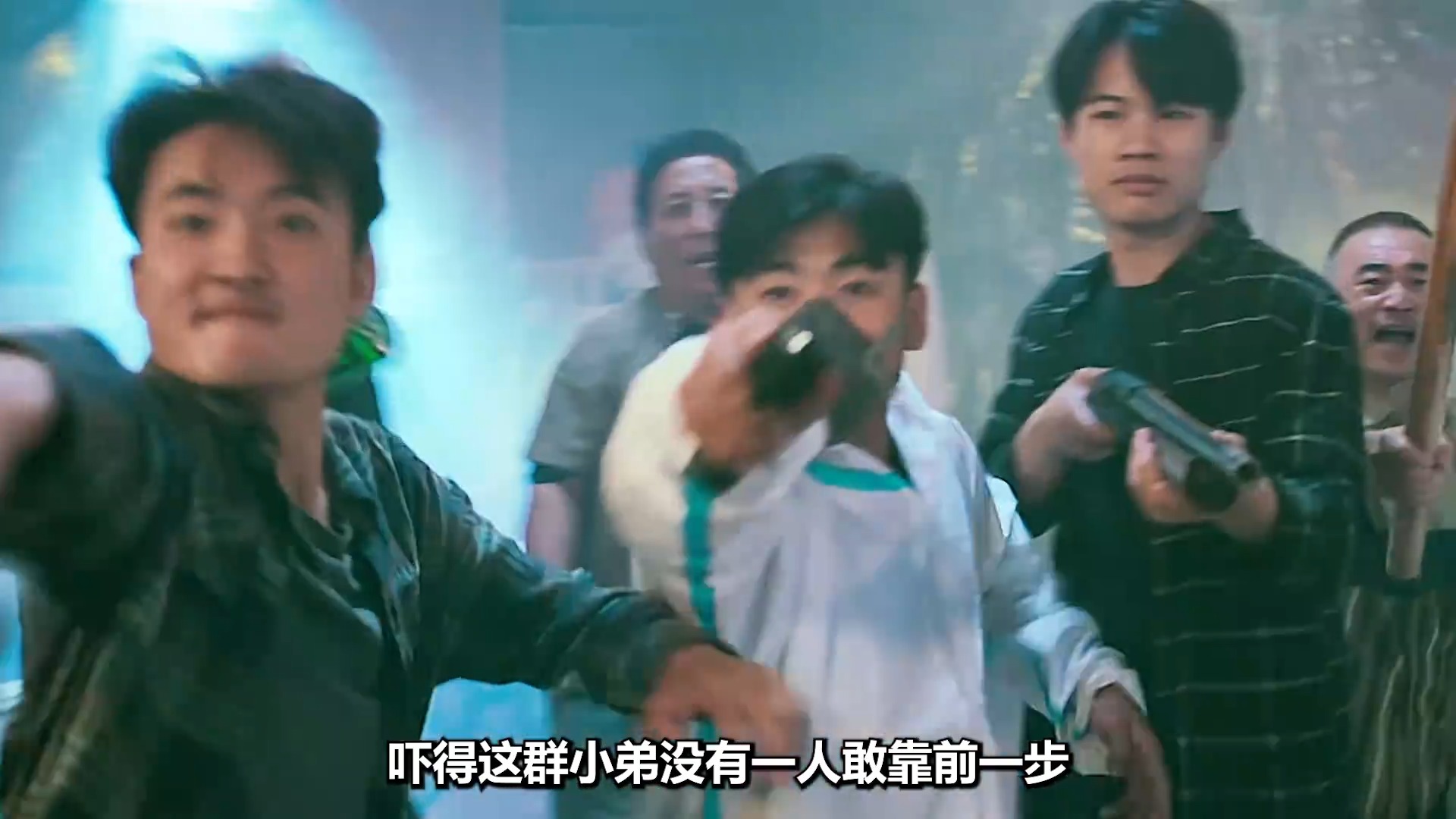 女警一人闯入毒枭窝点，单挑数十个彪悍