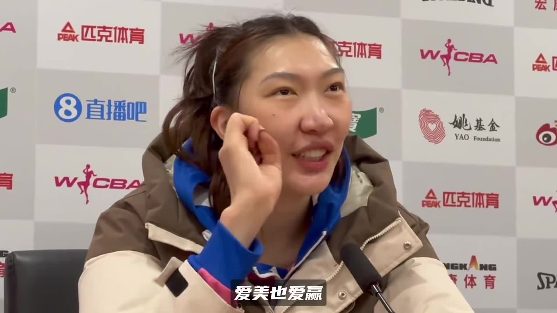 中国女版大魔王！韩旭接受采访大方展示最新美甲，爱美也爱赢