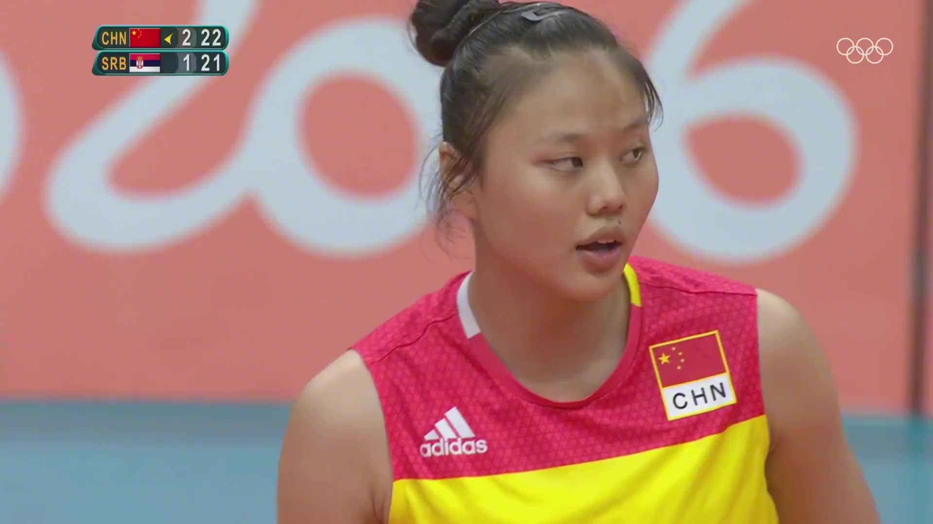 苦瓜姐二次被击倒，张常宁助攻惠若琪拿下冠军点，中国女排夺冠了