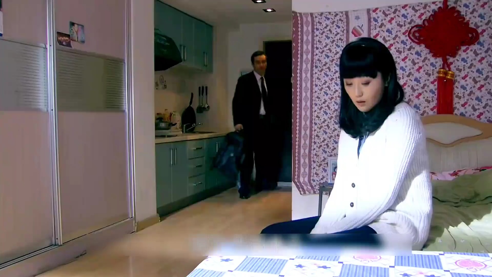 女孩为了让男友升职，竟然当起了老总的小蜜