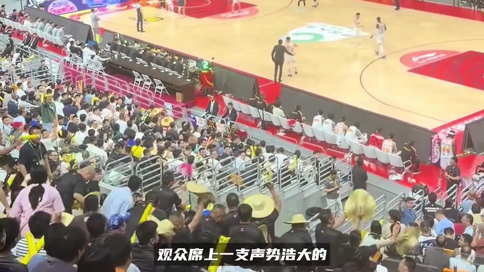 CBA观众席惊现草帽军团！只为庞峥麟加油助威，广西超跑太火了