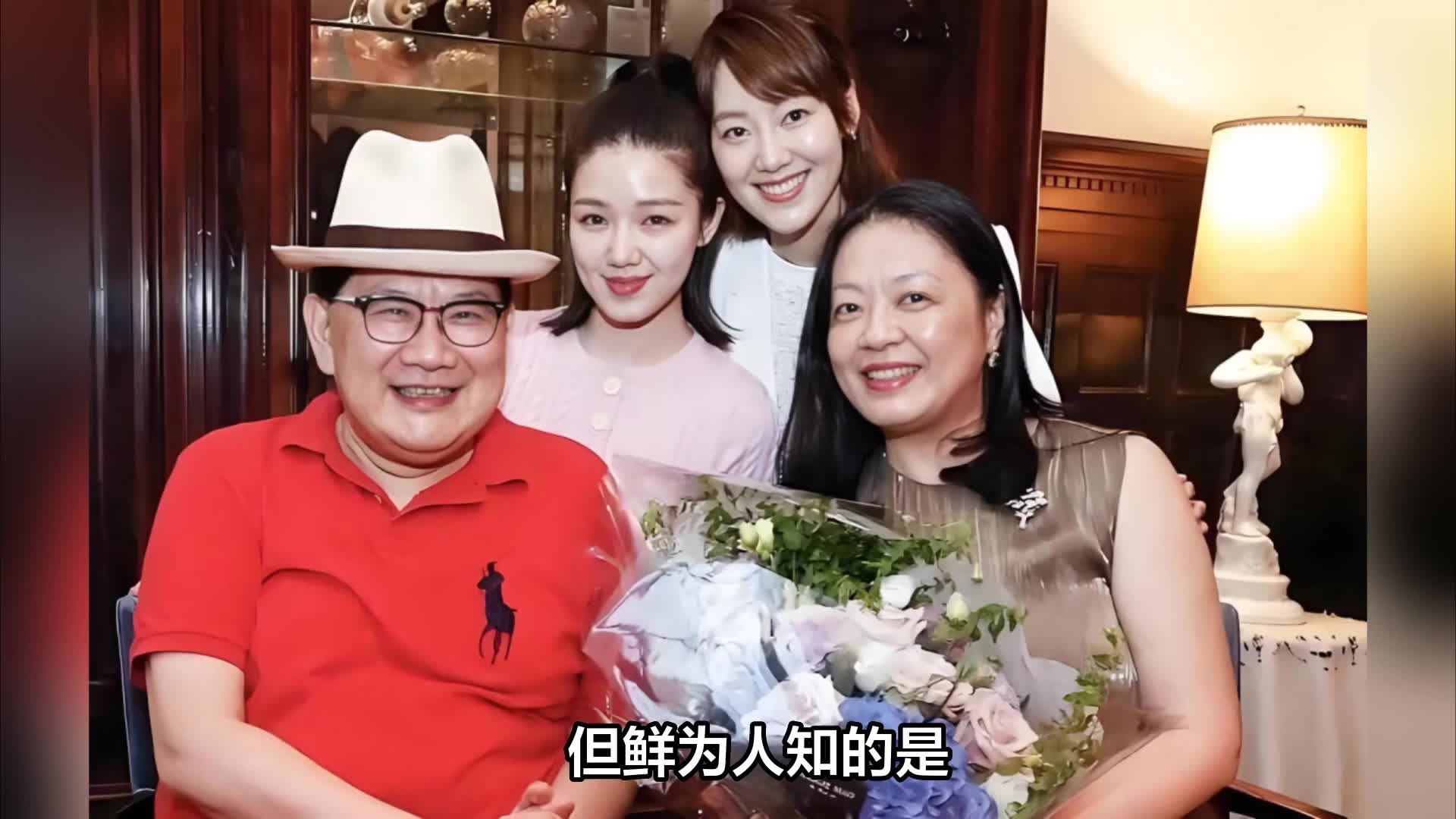 原来曹可凡老婆是她，怪不得丈夫火遍全国，真是娶一个贤妻旺三代