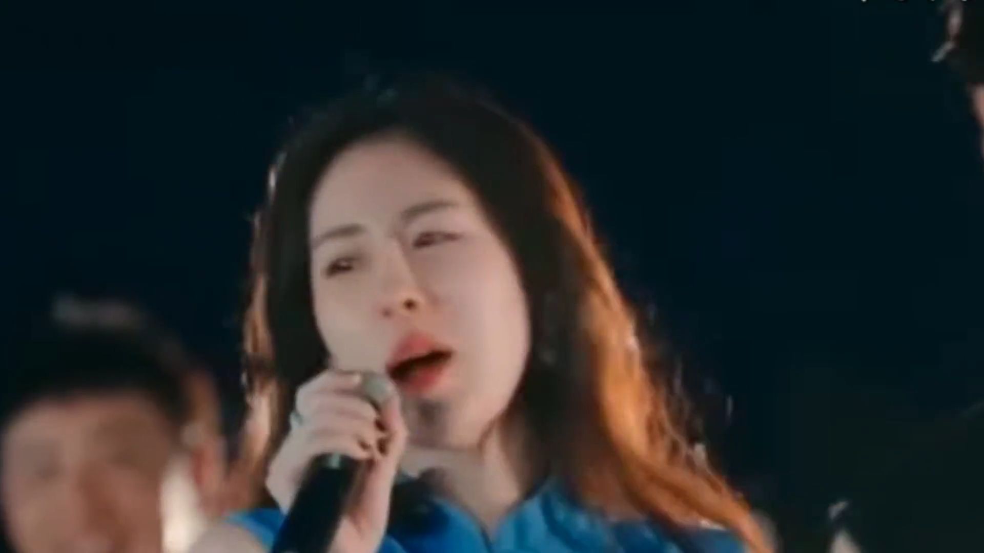 《爱的路上千万里》张碧晨＃高卿尘＃经典老歌