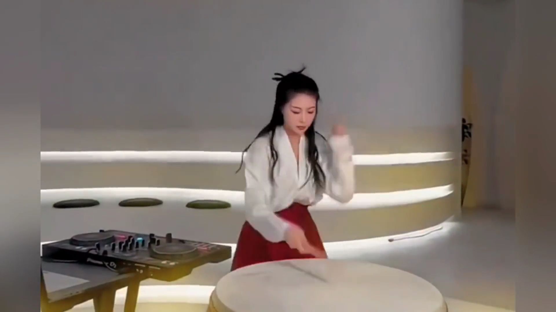 《男儿当自强》林子祥＃歌声气势磅礴＃铿锵有力热血沸腾