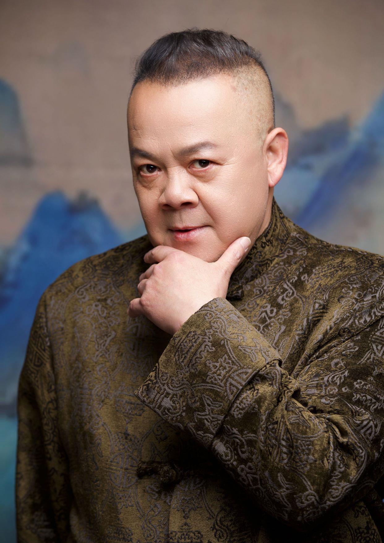 也是偶像剧《克拉恋人》中慈爱宠女的米父,演员马捷作为一名"老戏骨"